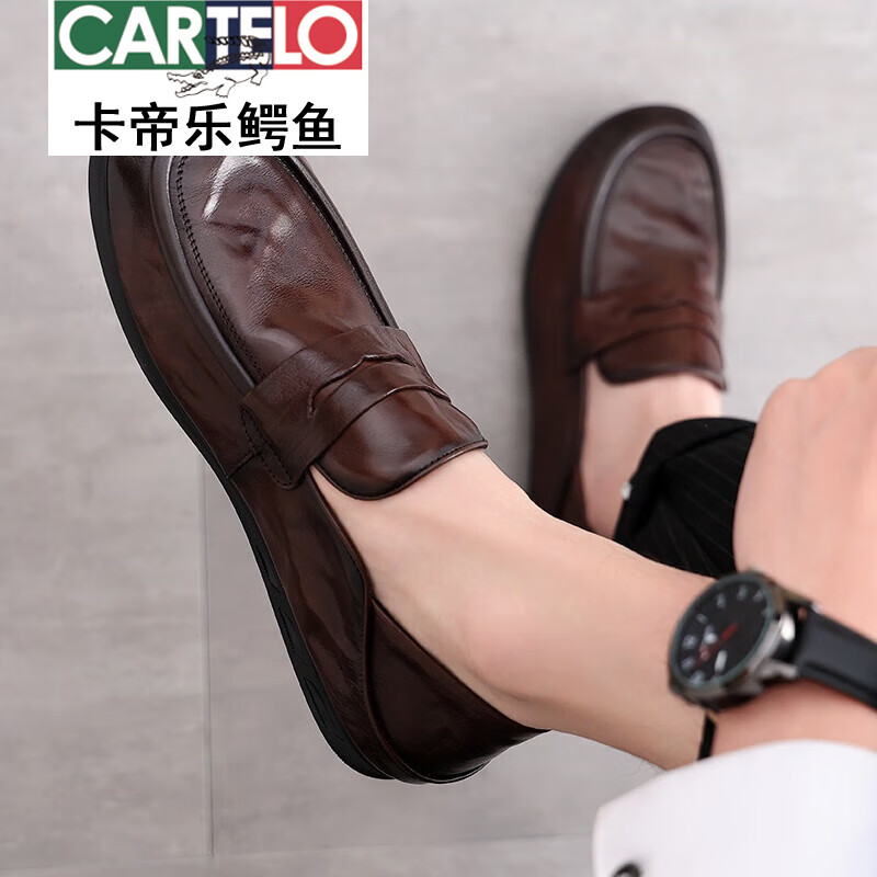 卡帝乐鳄鱼(CARTELO)男士皮鞋男款2026新款一脚蹬男鞋棕色商务休闲鞋子软底真皮豆豆鞋 深棕色 860331棕色 41 标准皮鞋尺码