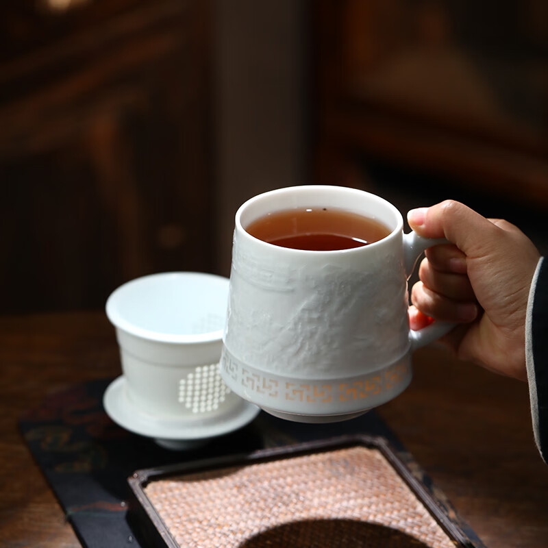 御嘉斋景德镇陶瓷杯玲珑瓷泡茶杯茶水分离办公杯带漏马克杯父亲教师礼物 千里江山图 450ml【个人.企业均可定制,礼盒包装】