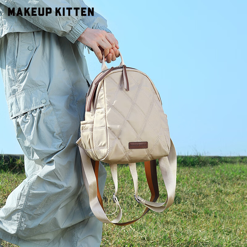 MAKEUP KITTEN双肩包女2026最新款小背包轻便书包通勤大容量旅行包生日礼物 杏色【可双肩/单肩背法】新年礼物