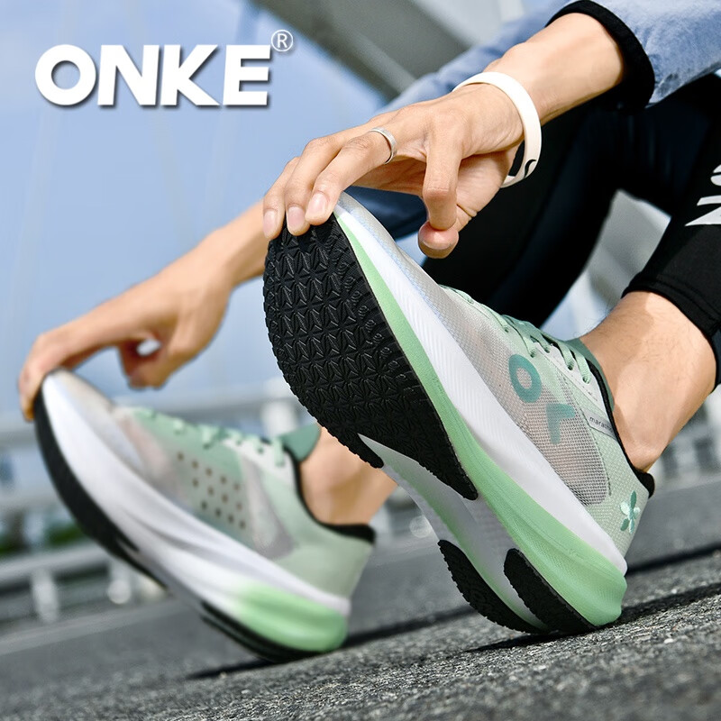ONKE德国欧克跑步鞋男鞋透气轻便网面鞋碳板跑鞋女鞋轻便马拉松运动鞋 极光绿 男款 39