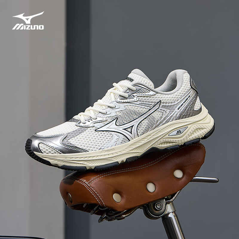 美津浓（MIZUNO）【RACER V2】25年新款高街机能复古潮流慢跑鞋男女缓震透气跑鞋 06 浅黄色/银色/深杏色 41 (265mm)