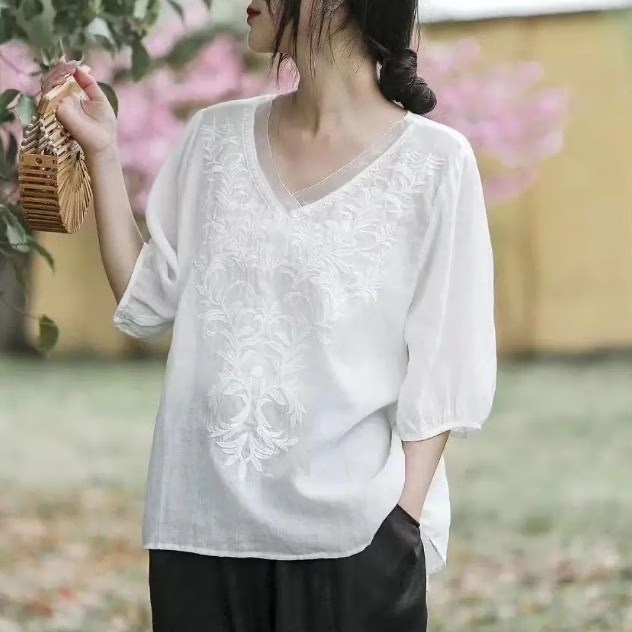 俞兆林(YUZHAOLIN)母亲节妈妈夏装复古风天丝麻V领短袖上衣女士宽松大码刺绣薄款 粉色 3XL (建议115-130斤)