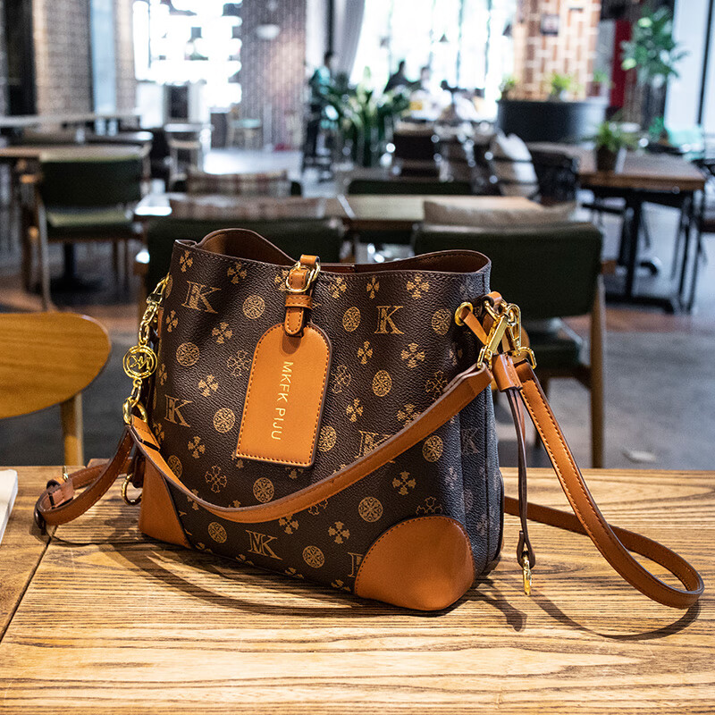 香奈小香真皮手提女包包2026春夏新款潮时尚大容量单肩斜挎印花水桶包礼物 印花棕色 专柜