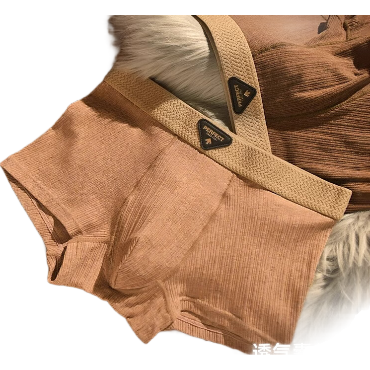 ���ڲ�����Ī������ʿ�ڿ��д��޿���͸���Ľǿ��������˶�ƽ�Ƕ̿�ͷ 159.6Ԫ��4��(��39.9Ԫ/��)