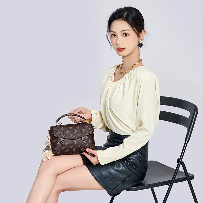 纪诗哲包包女包单肩包女士斜挎包七夕情人节礼物送女友老婆纪念礼物 咖色【需要贺卡拍此项】 小包 精美礼盒
