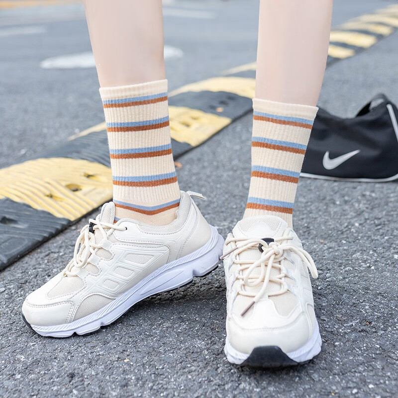 米大爷6双装袜子女秋冬季中筒袜女士休闲棉袜格子款女袜运动潮流长袜子 英伦格子款中筒女袜 均码