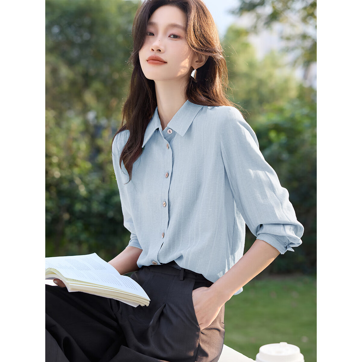沫晗依美【时髦肌理炒色晕染渐变柔软垂顺正肩显瘦衬衫】2025春季新款衬衫 浅蓝色 M