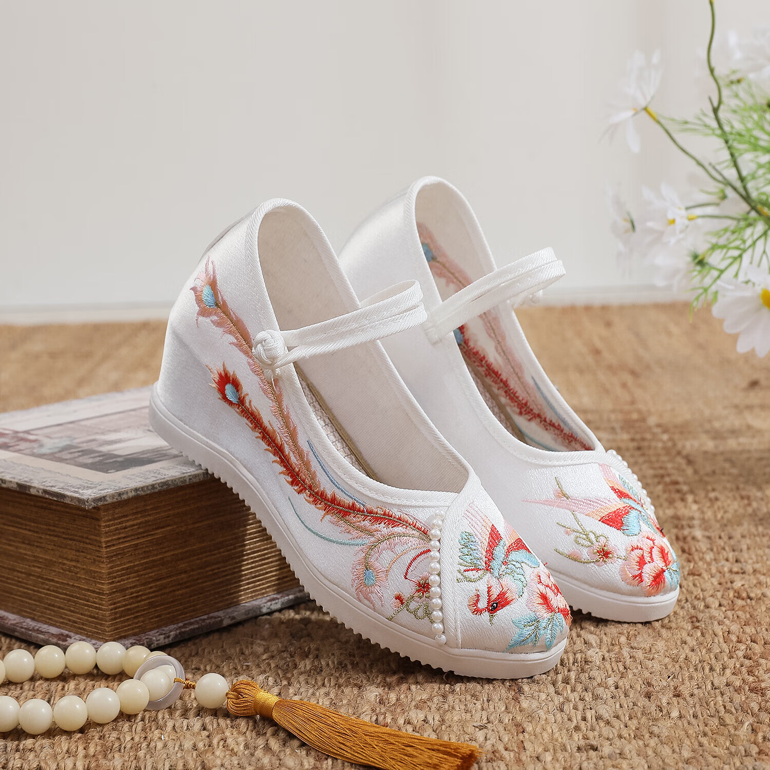 2025年新款内增高圆头老北京布鞋重工金线汉服绣花鞋 白色 34