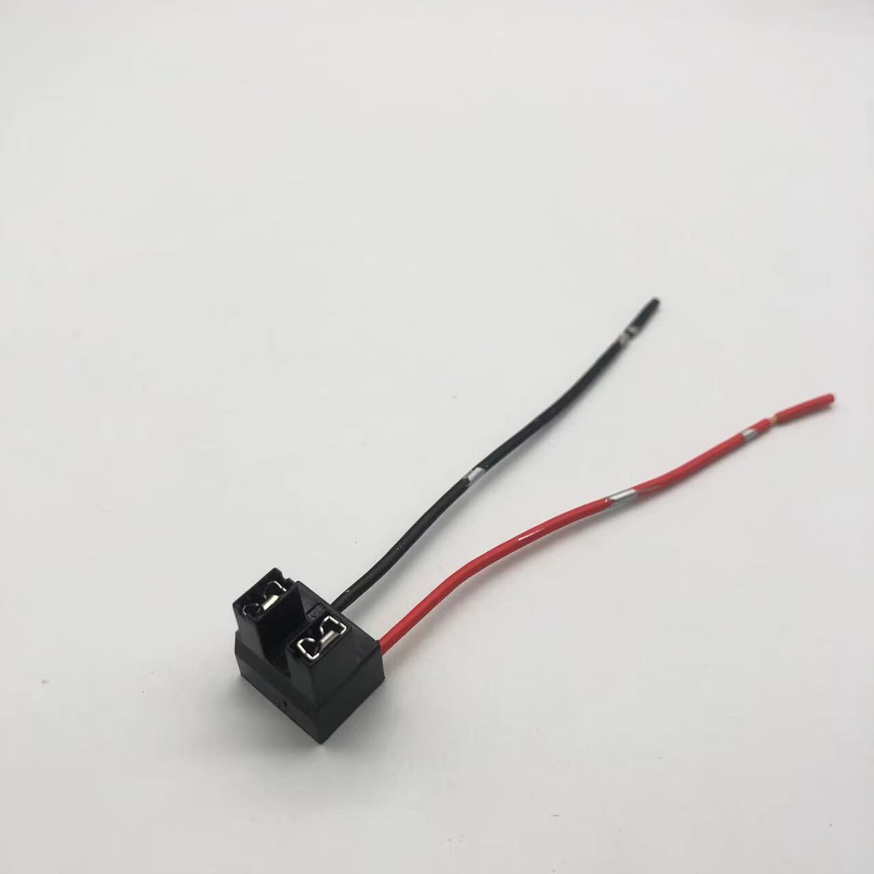 330 560大灯插头远光近光灯线束接头电源h1灯泡插头 h7插头