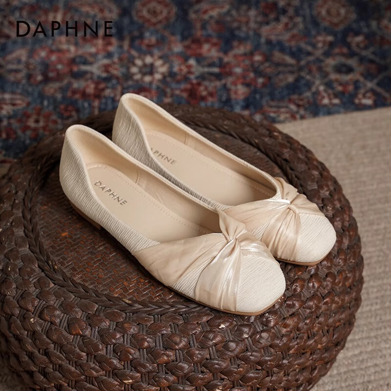 达芙妮平底单鞋女2026新款春夏浅口一脚蹬女鞋舒适软底妈妈鞋配裙子JL 米白色 37