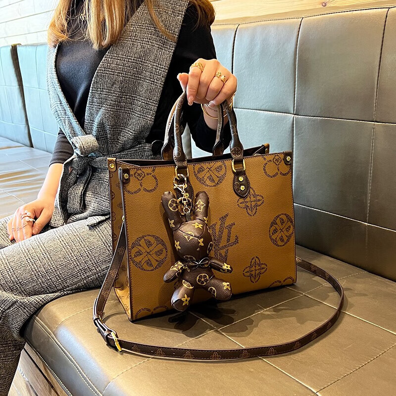 小香儿包包女斜跨感女士手提真皮单肩大容量托特大包 咖色配