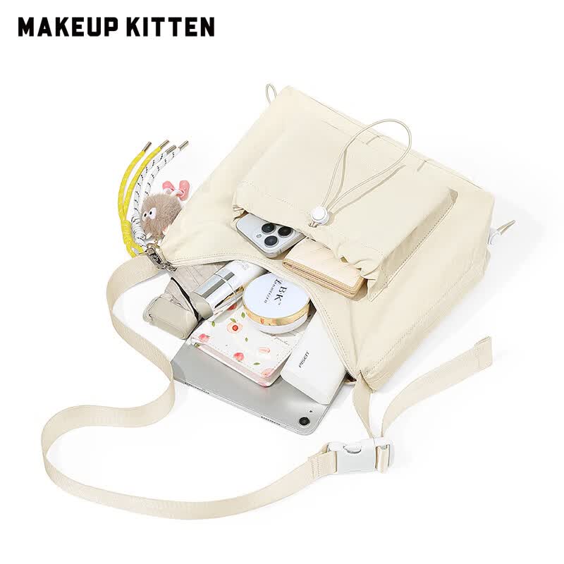 MAKEUP KITTEN斜挎包女2026新款通勤包单肩包学生书包挎包邮差包520情人节礼物 卡其色-中号【赠可爱挂件】