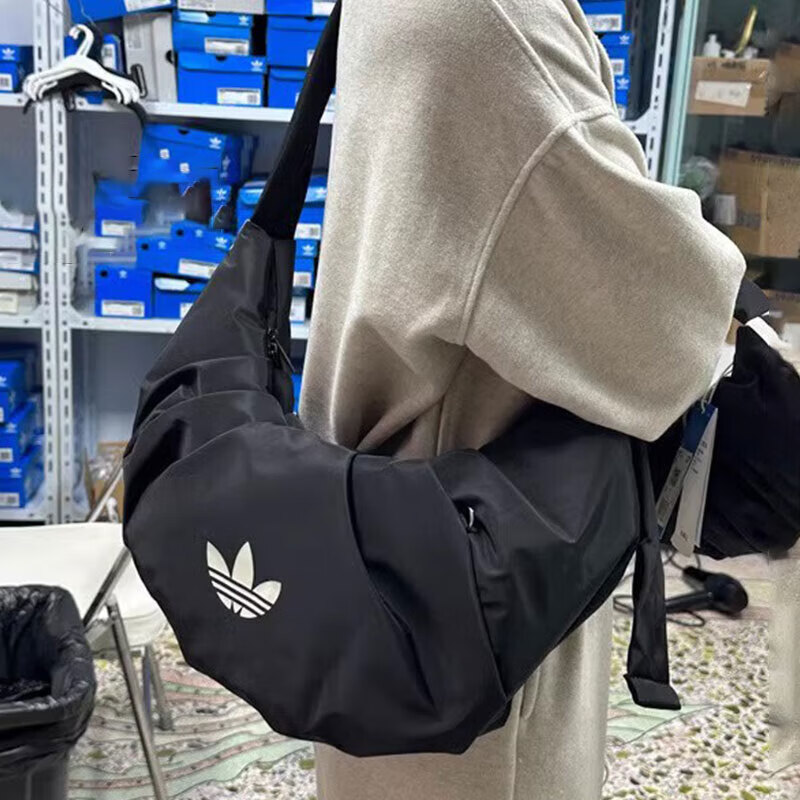 阿迪達斯 （adidas）三葉草單肩包男包女包2025秋季新款云朵羊角包斜挎包運動(dòng)包休閑包 KA9271大號33*48CM 以專(zhuān)柜實(shí)物為準