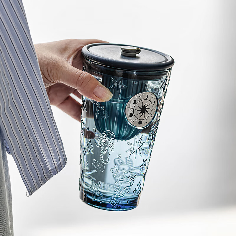 乐唯诗(NERVISHI)大容量网红吸管杯绿色冰美式咖啡玻璃杯有盖高颜值创意浮雕水杯子 墨兰星座杯【金色印章】 450ml 1只