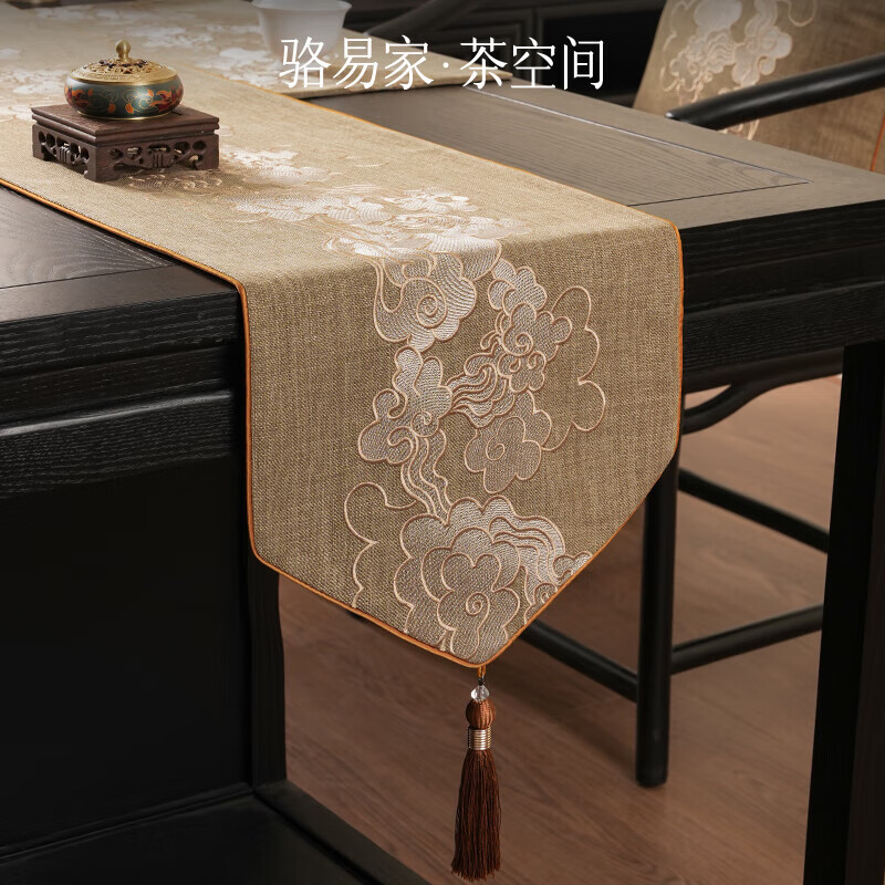 駱易家防水桌旗新中式禪意茶桌布長(zhǎng)條茶桌墊布茶臺(tái)茶席茶幾桌布茶旗定制 祥云錦簇-麻色 【桌長(zhǎng)1.4-1.7米】桌旗33*210cm
