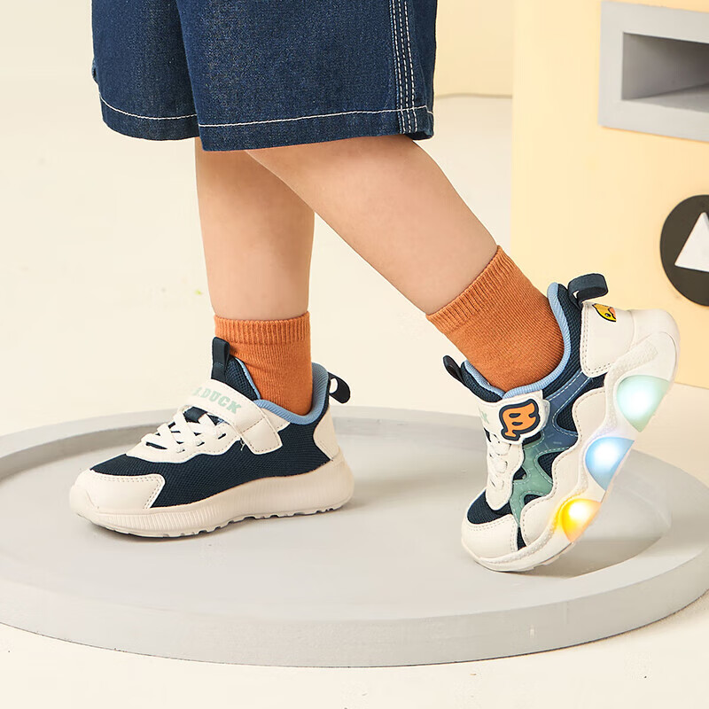 С����Ȩ�濨��B.DuckС��Ѽ  ��ͯ����͸������ʱ������Ь 