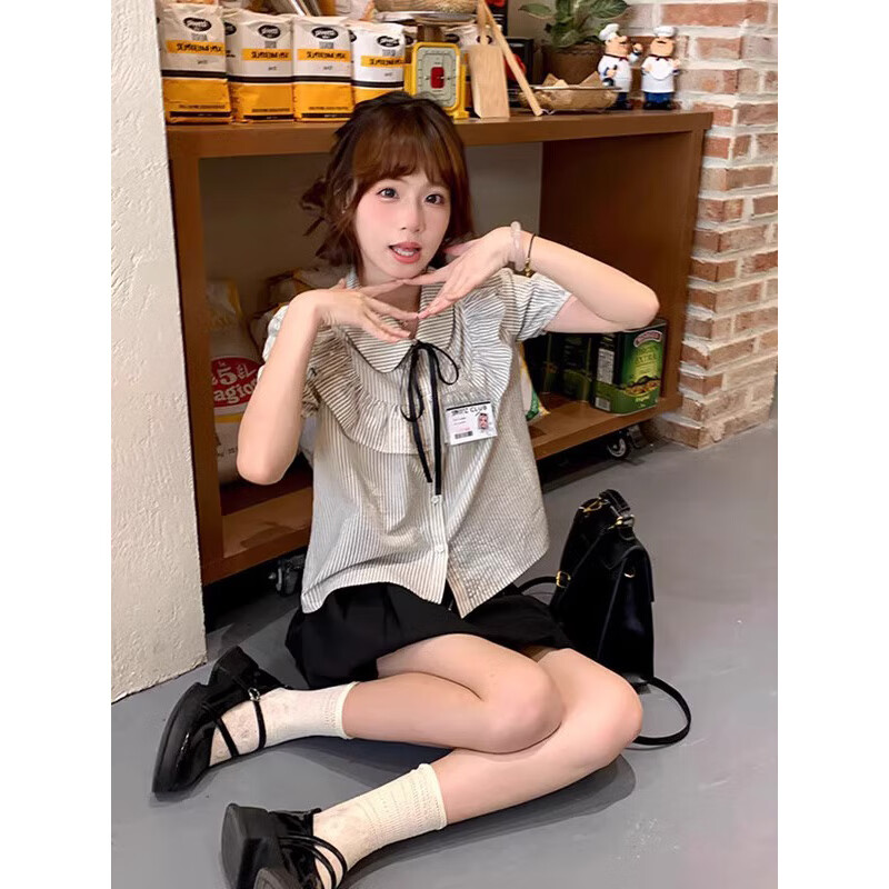 皓娥 甜美學(xué)院風(fēng)套裝女夏娃娃領(lǐng)荷葉邊條紋短袖襯衫半身裙短裙兩件套 【兩件套裝】短袖襯衫+黑百褶裙 L 建議： 96-110斤
