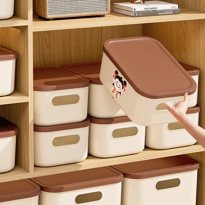 稻草熊桌面收纳盒零食玩具杂物整理筐化家用长方形妆品高级感带盖储物盒 高款特大号纯白【带哪吒贴纸】 3个