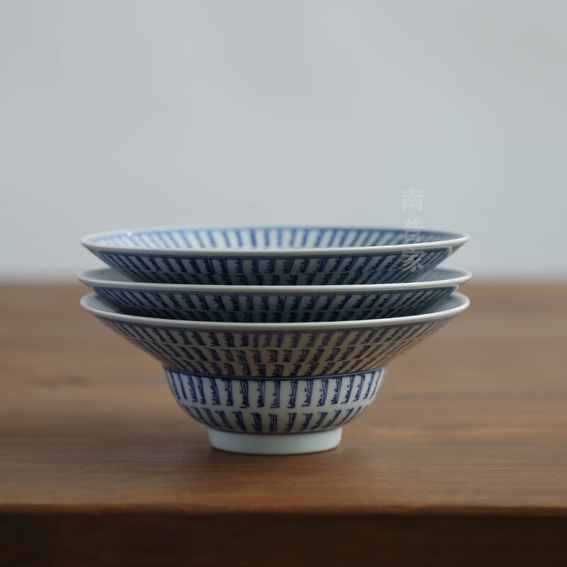 景德鎮(zhèn)手繪青花瓷碗仿古釉下彩陶瓷個(gè)性家用中國(guó)風(fēng)復(fù)古面碗單個(gè)碗