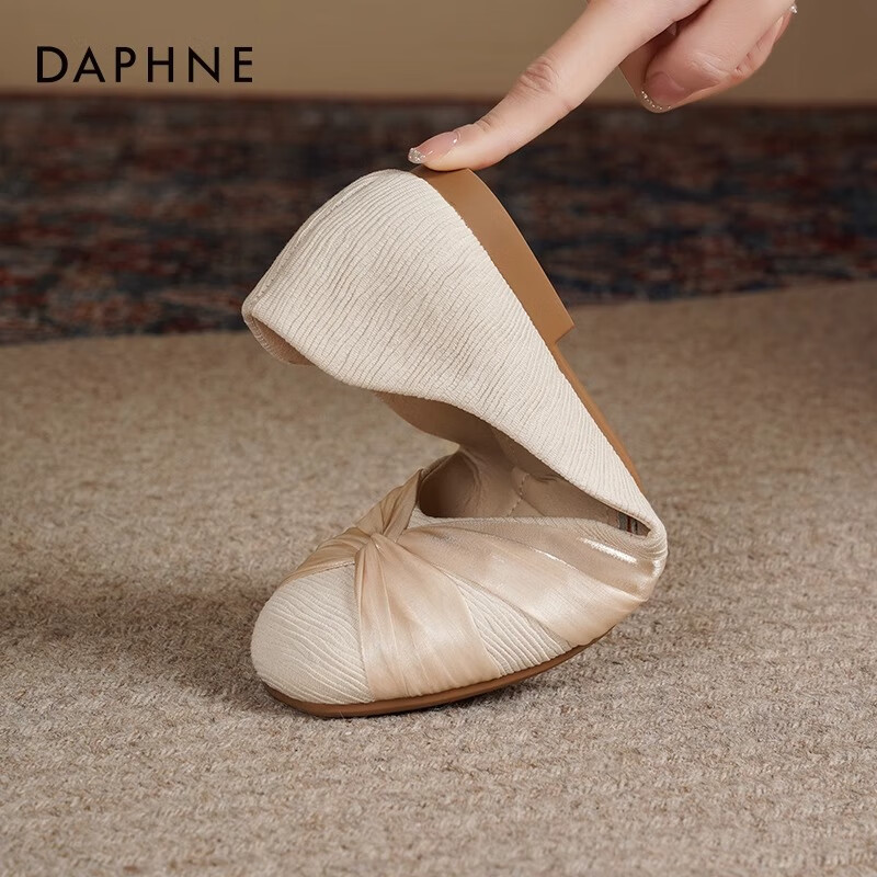 达芙妮平底单鞋女2026新款春夏浅口一脚蹬女鞋舒适软底妈妈鞋配裙子JL 米白色 37