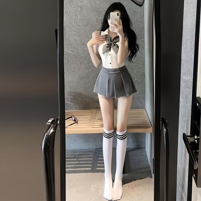 甄淘气情趣内衣性感sm羞耻黑丝情人节战袍衣服方便老公吃jk情趣纯欲睡衣