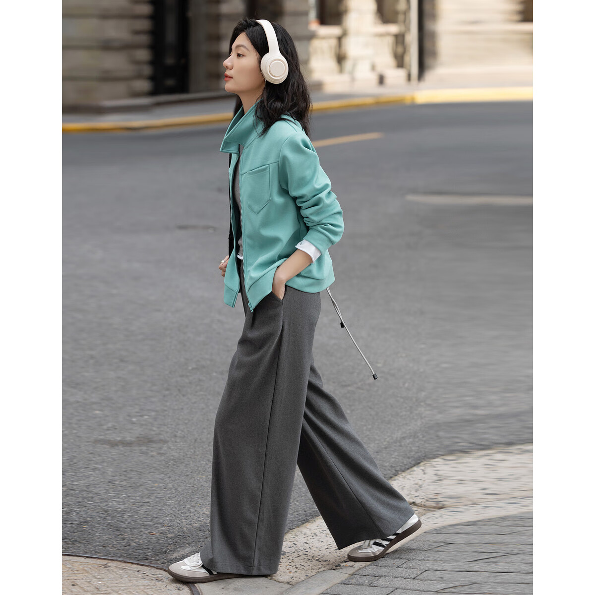 德玛纳【轻氧云朵棉】春季时髦韩风肌理感翻领挖袋宽松遮肉好搭女式外套