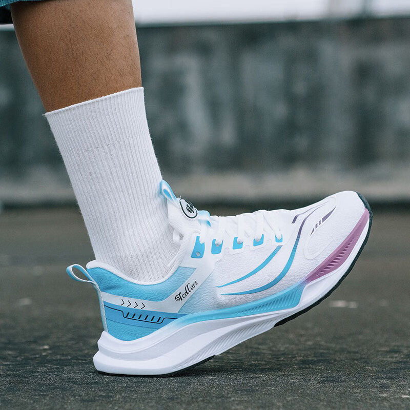 Tcellars超音速 男鞋运动鞋子男冬季新款入门跑鞋软底轻弹缓震碳板跑步鞋 活力蓝【加绒】 39