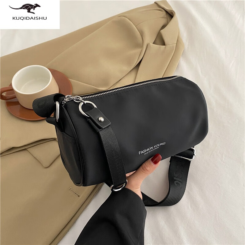 酷奇袋鼠 KQ小众包包2025七夕潮时尚运动单肩斜挎包女包百搭休闲尼龙布圆筒包 黑色