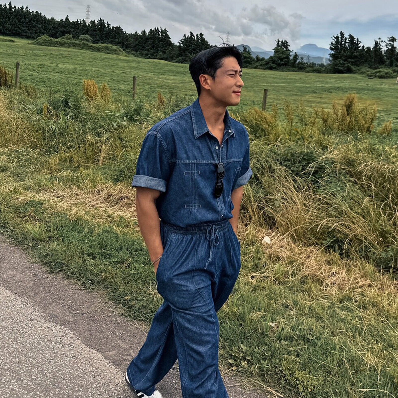 我是大卫蓝色翻领牛仔衬衫男士重工拼接水洗短袖外套出游穿穿搭工装套装 蓝色上衣 M