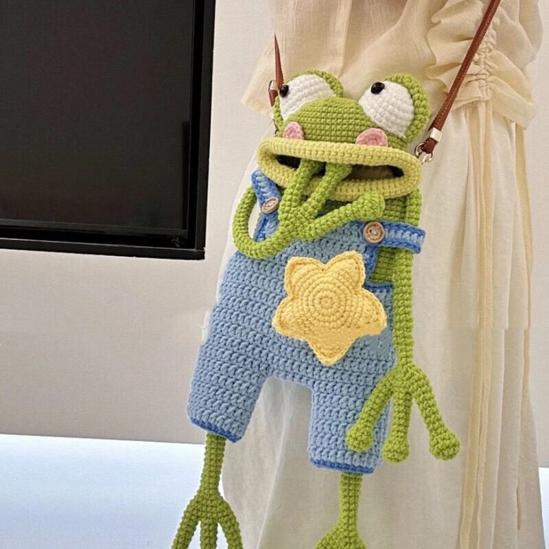 山头林村手工制作工艺品自己做毛线钩针大嘴青蛙手机香肠编织diy材料