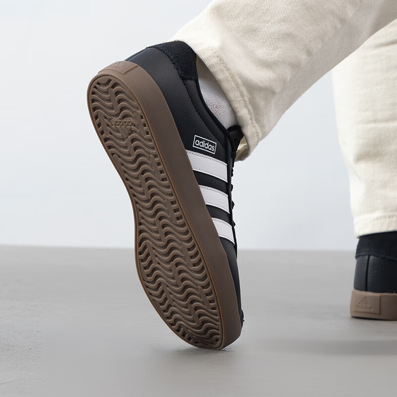 阿迪达斯（adidas）德训鞋男鞋 2026春季新款低帮板鞋黑色防滑运动鞋百搭通勤休闲鞋 黑/白 /晒图退10 42.5 (265mm)