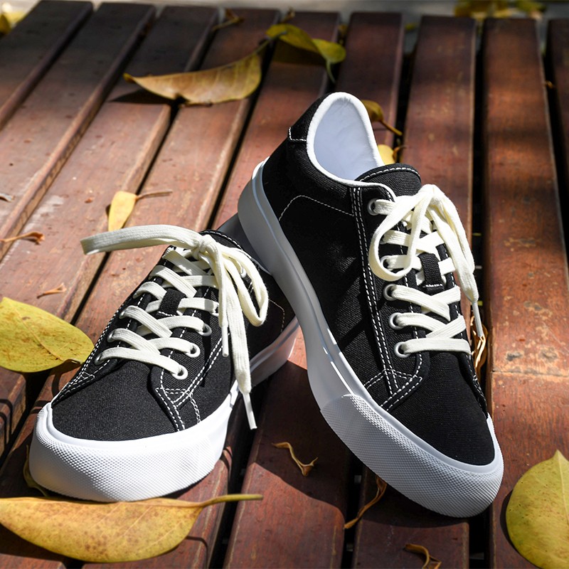 极路客春季新款小白鞋情侣款百搭帆布鞋透气休闲鞋减震滑板鞋 黑白色 43