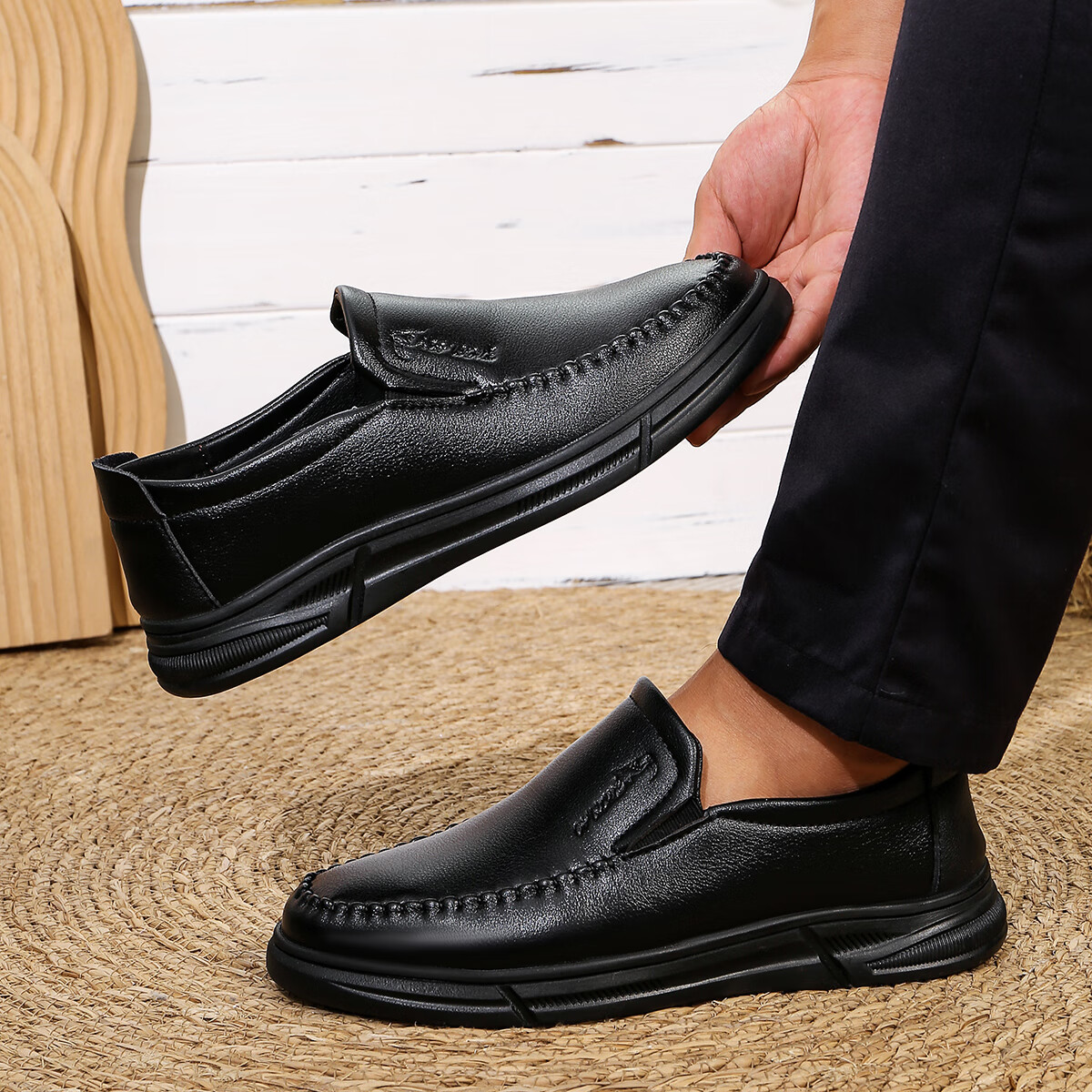 云醍桃语中老年男鞋防滑耐磨舒适商务装男士皮鞋秋季新款一脚蹬轻便皮鞋 黑色 39