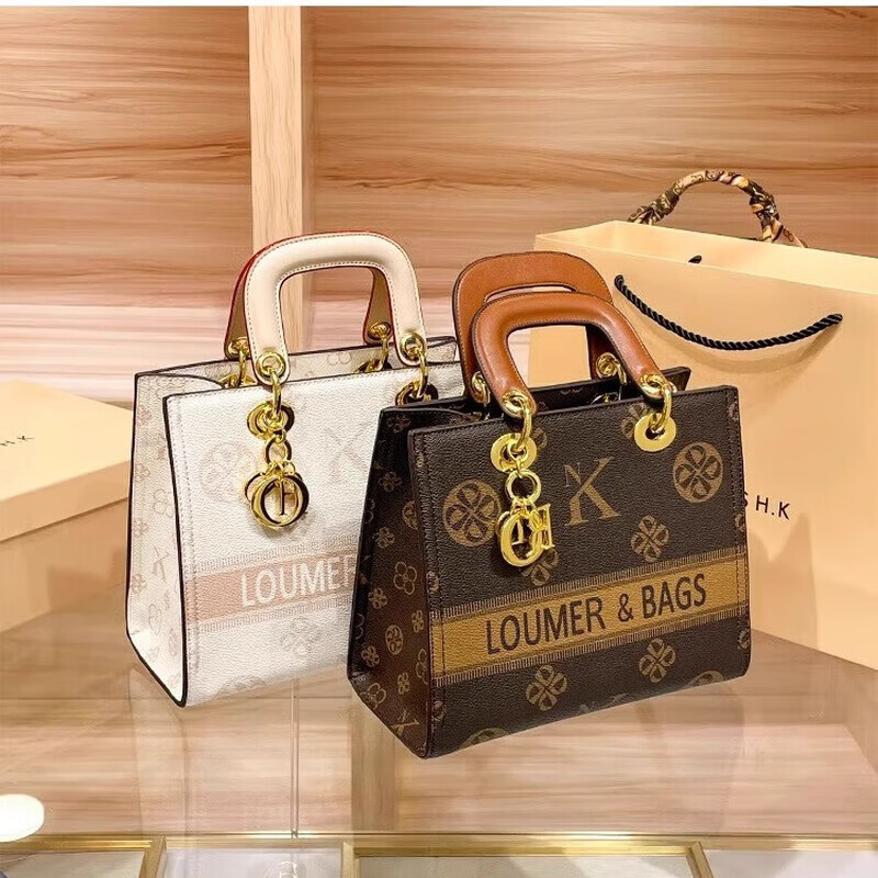 香港品牌真皮女包2025新款休闲手提戴妃包大容量百搭单肩斜跨包 米白色 (专柜高档礼盒套装)
