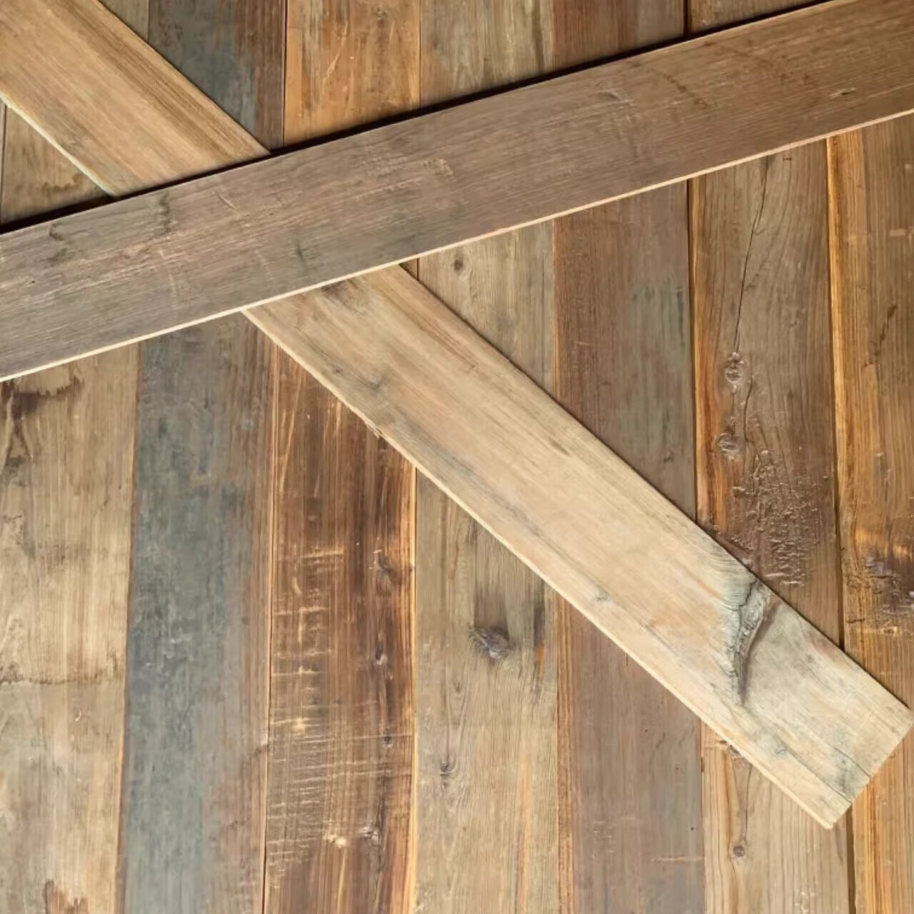 原木色老木板旧木板复古风化做旧木板实木地板仿古背景墙装饰墙板 一