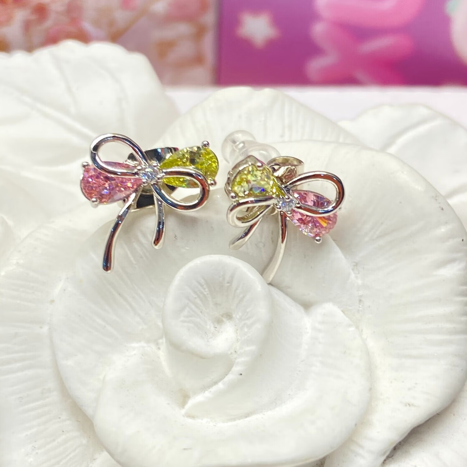 XUPING旭平首饰合金蝴蝶结彩宝耳钉 绿粉色