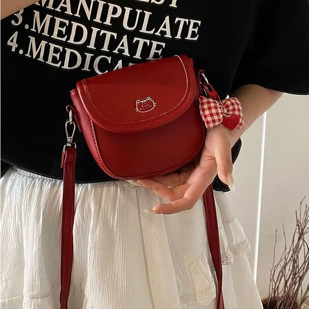 察今精致迷你马鞍小包包女式2025新款轻奢时尚休闲小众高级感斜挎小包 红色【带挂件】
