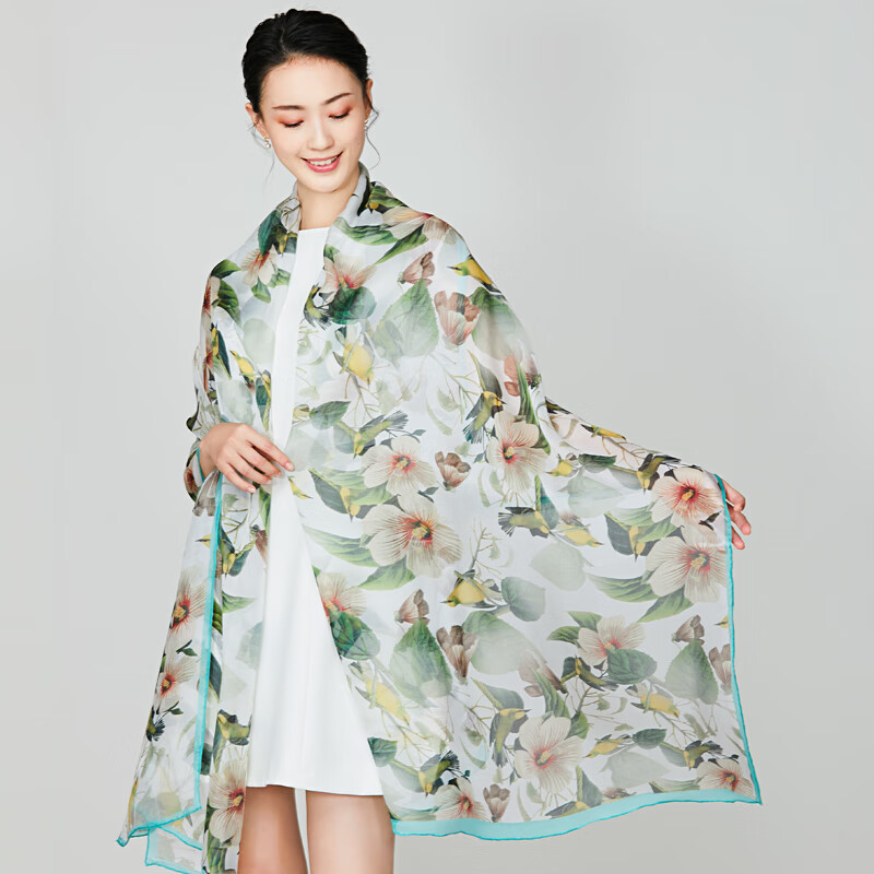 吳蠶里(WUCANLI)真絲絲巾女薄款披肩沙灘巾田園風(fēng)清新優(yōu)雅綠色時尚春秋圍巾 曼妙時光-淺綠色