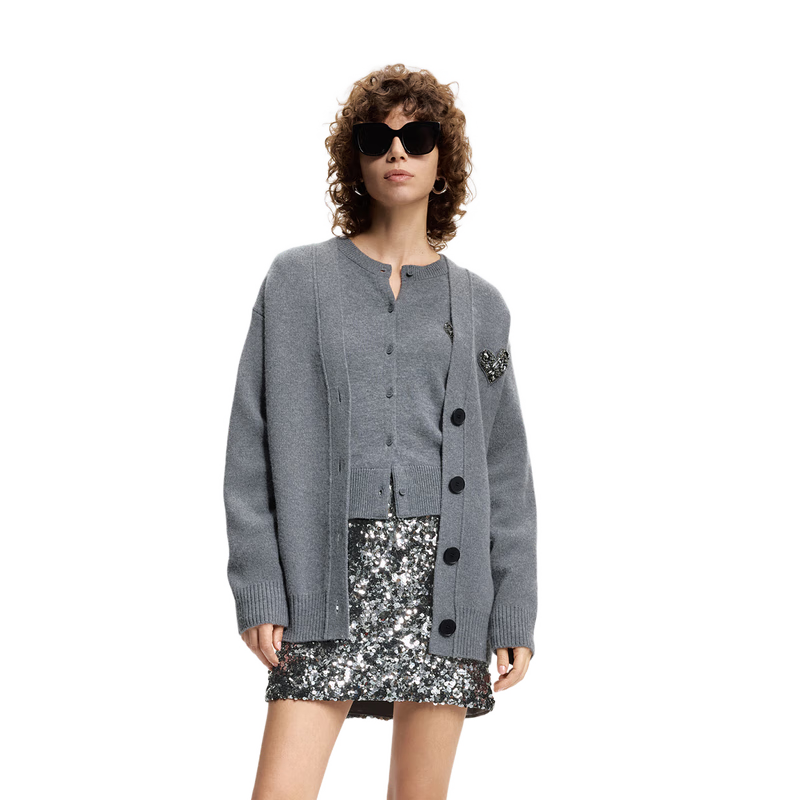 MO&Co.春【綿羊毛×山羊絨】愛(ài)心釘鉆V領(lǐng)毛衣開(kāi)衫外套