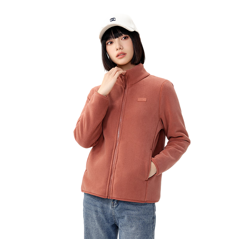 ���ڲ�����ѩ�з�����Ů���ްٴ�����ʱ�з�������ҡ�������� ��ɫ����    L    109Ԫ