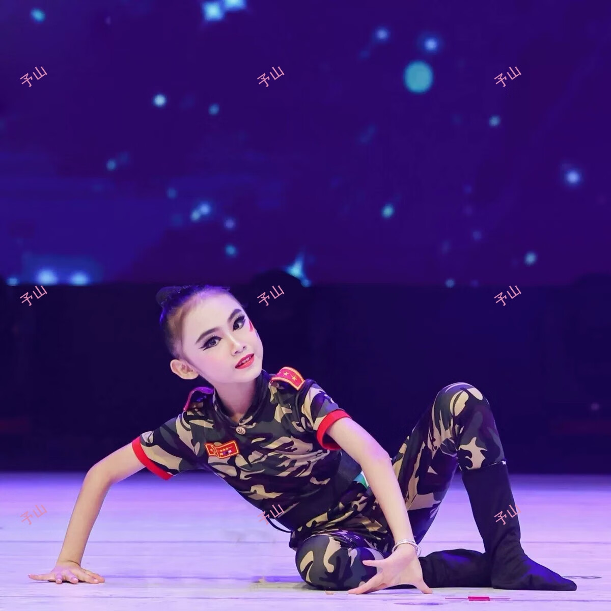 七黎喵六一兒童迷彩服連體小兵娃娃舞蹈服少兒小女兵表演服 迷彩+襪套 110 CM