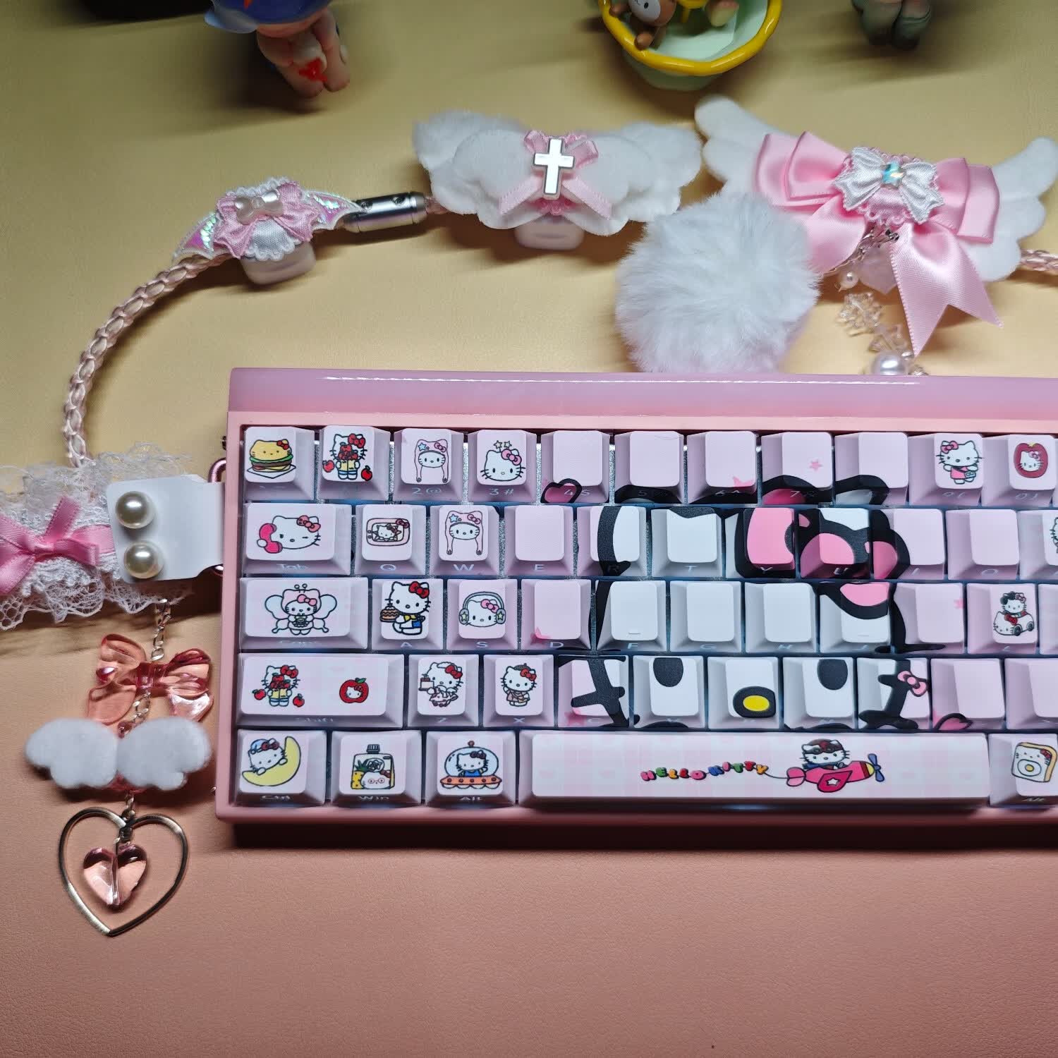 HelloKitty多色键帽侧刻透光wootingez63made68美加狮ev63 atkvgn艾石头小蜜蜂ace68win 粉色侧刻透光适配到87键，发全套