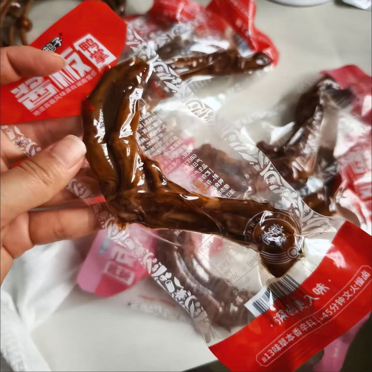 章鴨子湖南特產(chǎn)散稱(chēng)245g香辣鴨掌即食麻辣小零食鹵味鴨爪休閑零食 香辣鴨掌245g*1袋