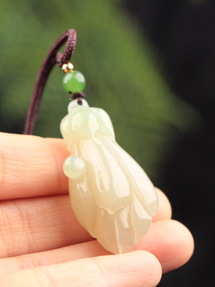 梵峙和田玉翠青玉玉兰花挂件俏色手工雕刻青白玉送证书 默认