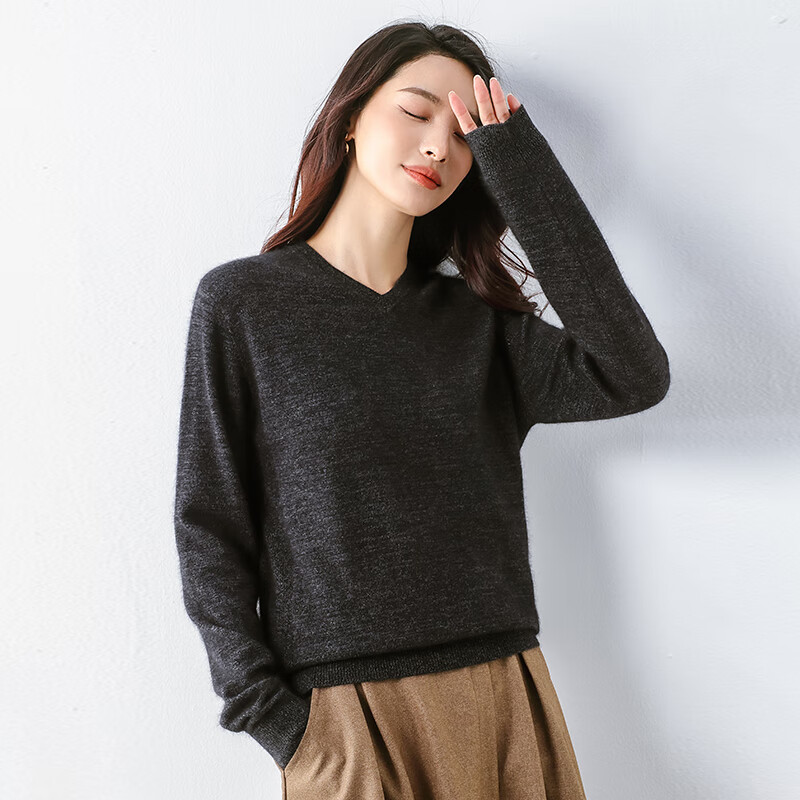 阿仕顿（ARTSDON）2025年春季女士新款时尚简约舒适V领套头长袖毛衫 深灰D1S12900 M 推荐80-110斤
