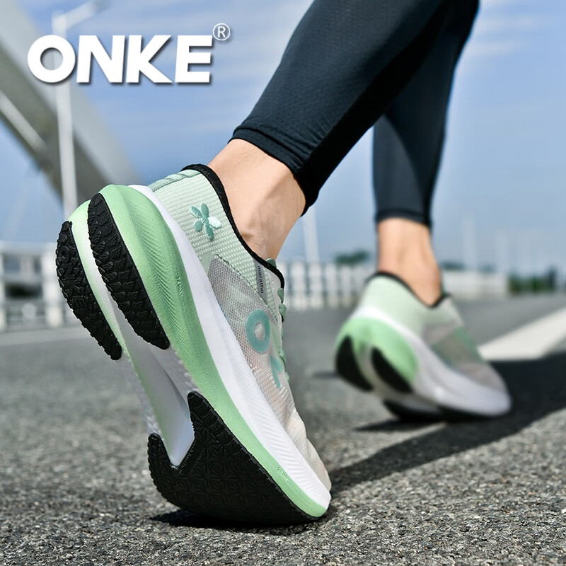 ONKE德国欧克跑步鞋男鞋透气轻便网面鞋碳板跑鞋女鞋轻便马拉松运动鞋 极光绿 男款 39