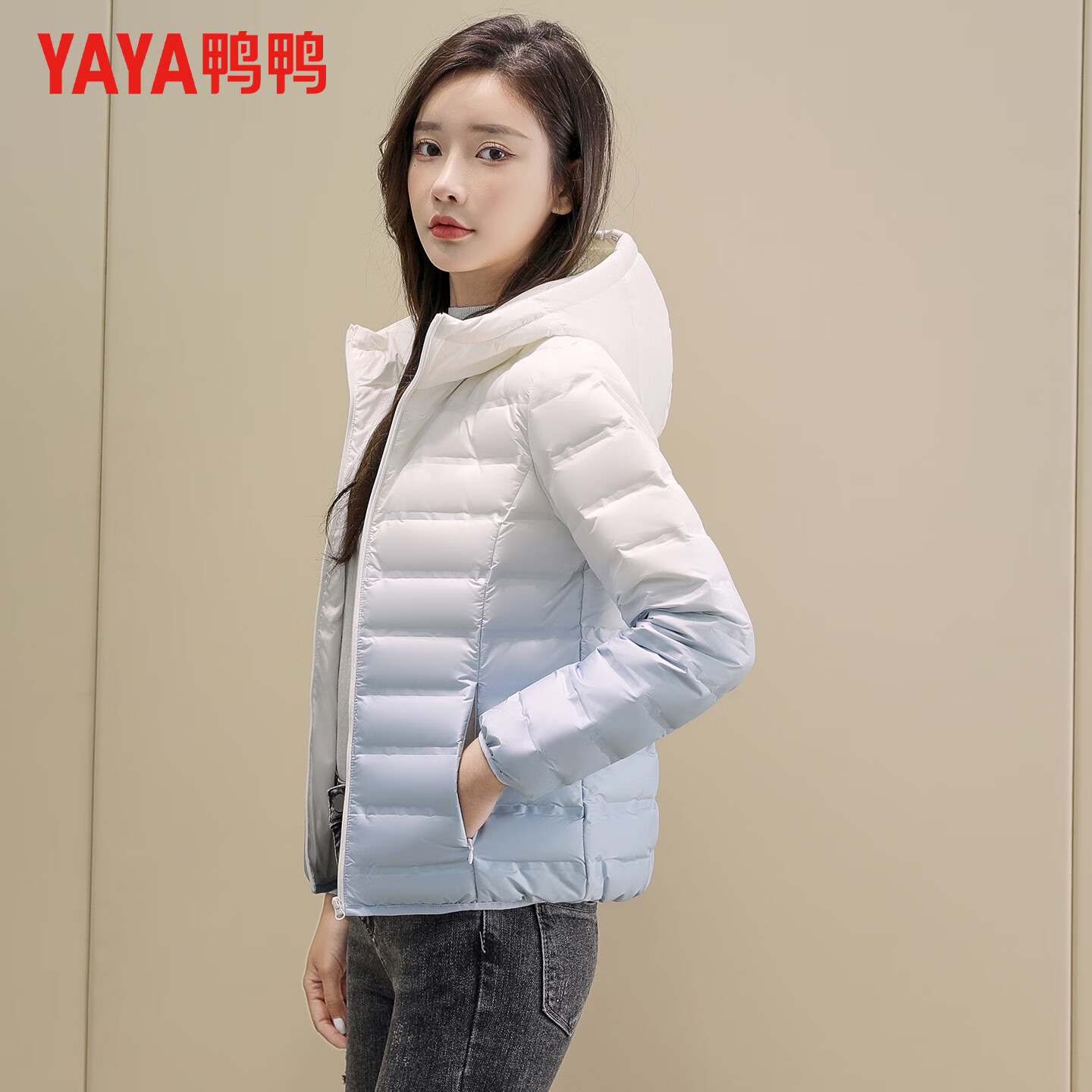 鸭鸭(YAYA)羽绒服女短款连帽渐变2026秋冬反季轻便休闲时尚百搭外套 渐变蓝色 S (155)