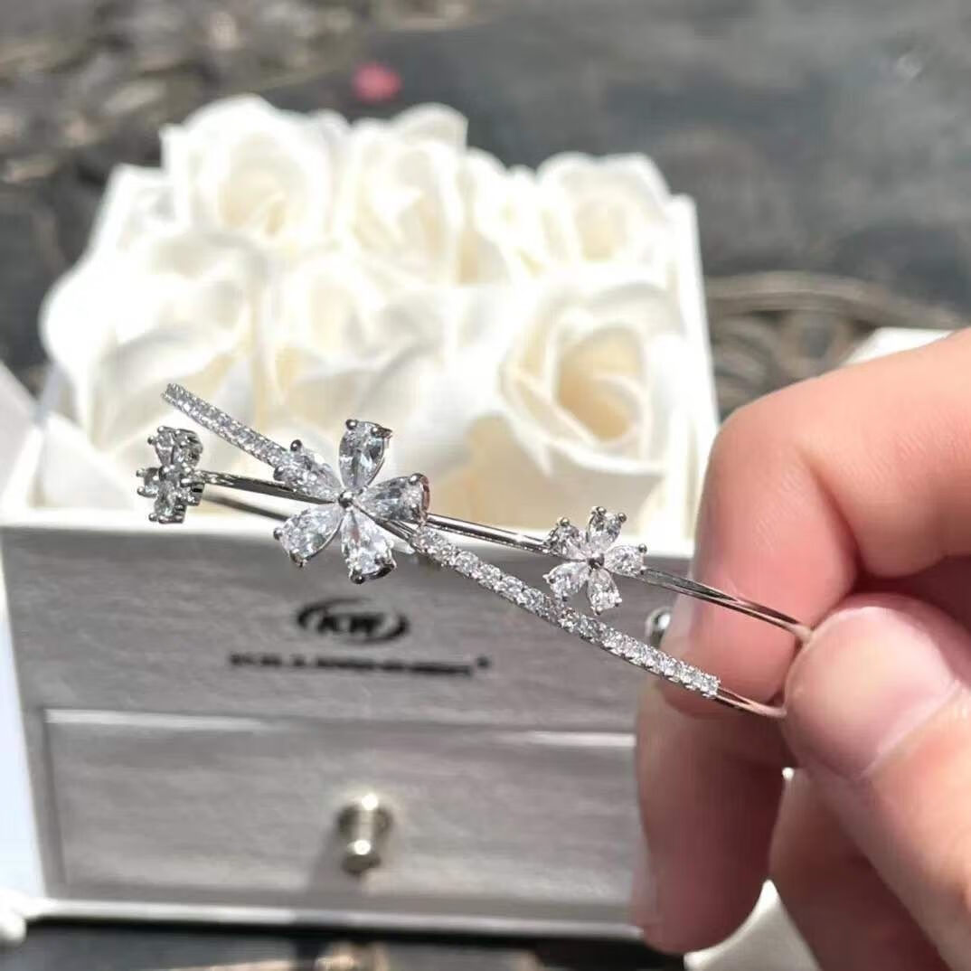 2022年流连忘返手镯银色双层蝴蝶手镯链女轻奢手链 流年忘返蝴蝶手镯