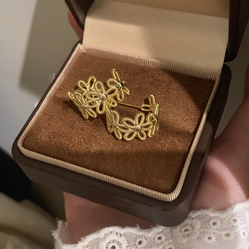 半日逅屿日韩风小众设计小清新蕾丝镂空花朵耳钉女简约百搭甜美耳 金色耳环