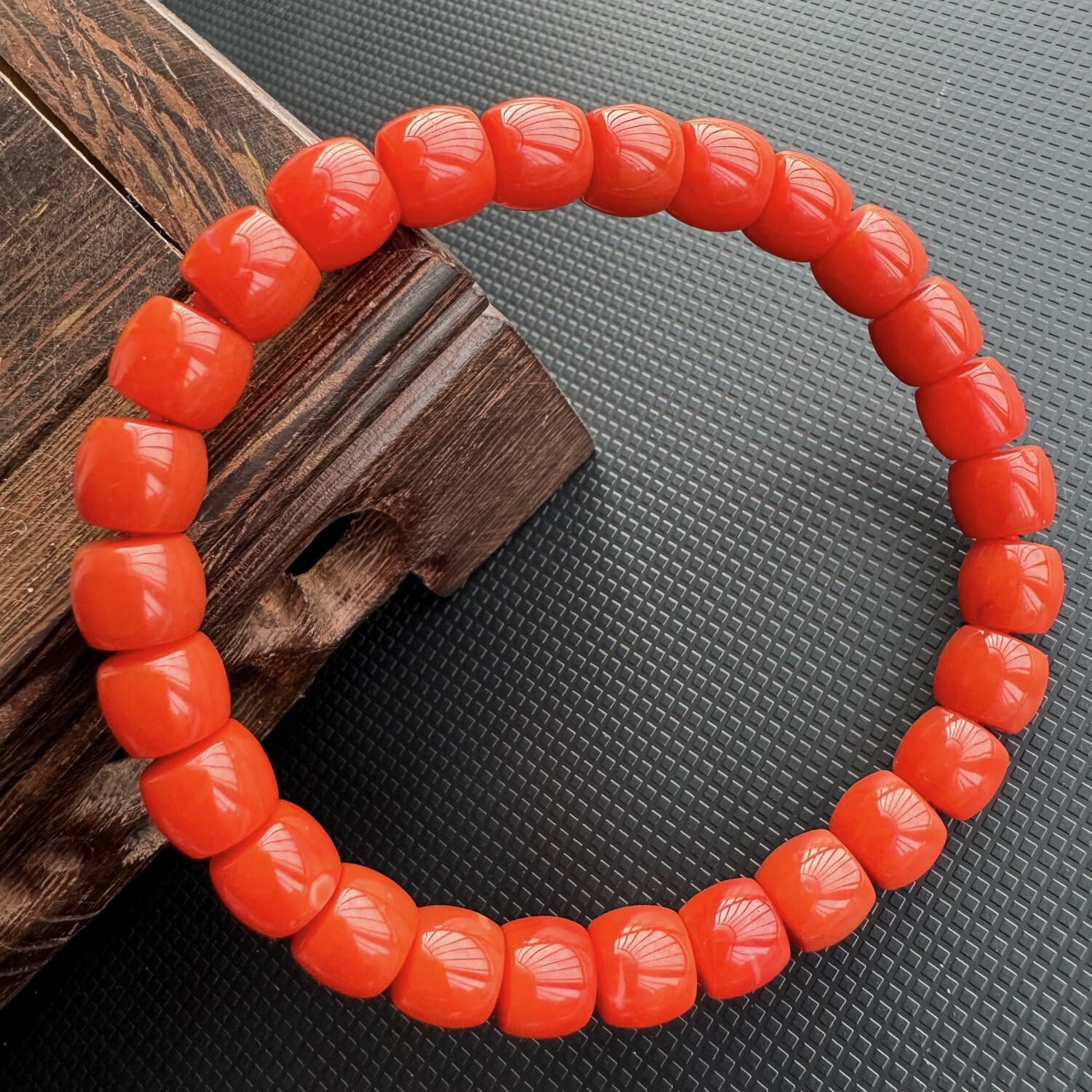 龙祥川料南红色泽红艳似火满色满肉直切单圈手链手串 南红柿子红手串